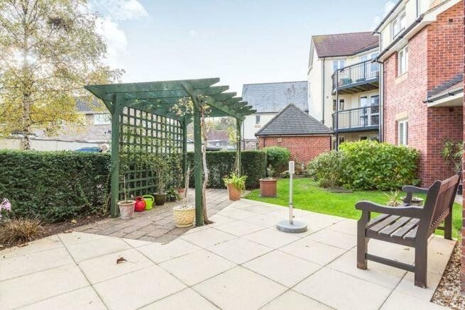 Property photo 2 of 11 Communal Gardens