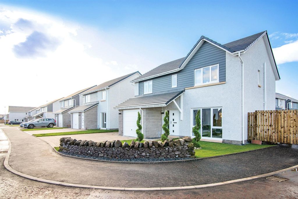Property photo 1 of 9 Smaller Dev-Image_Queens-Gate-Larch-Show-Home-0001