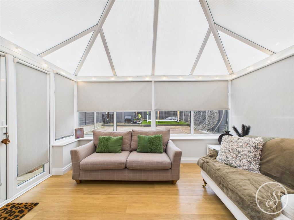 Property photo 2 of 13 Conservatory