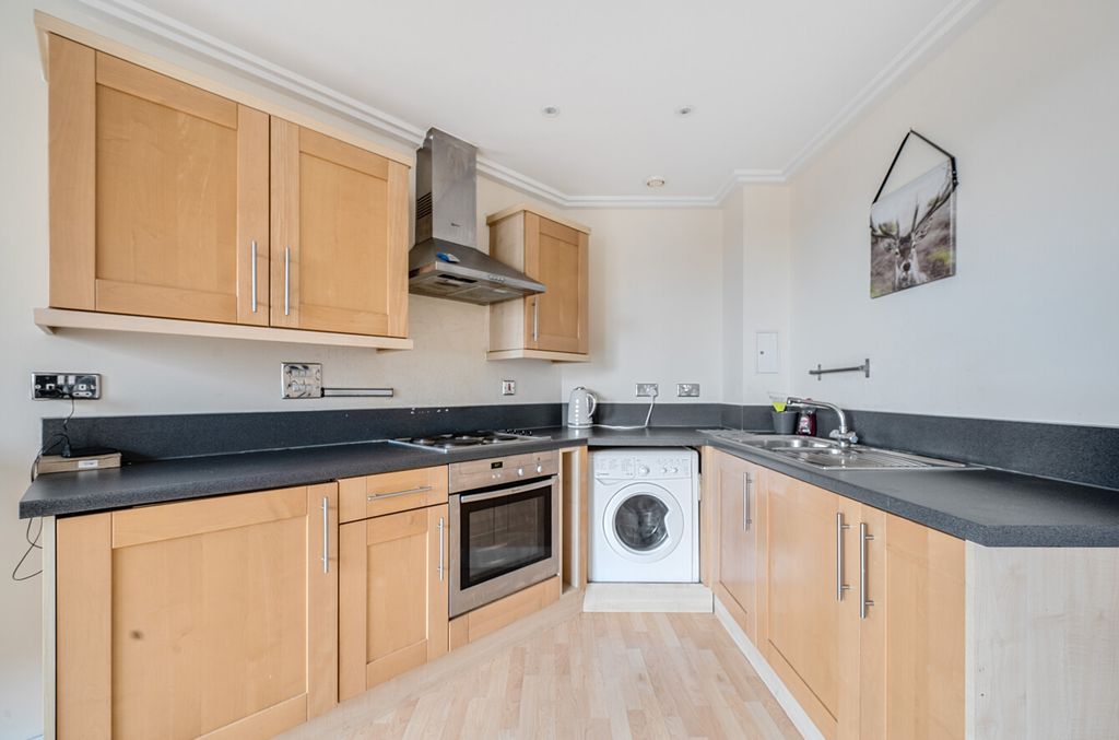 Property photo 3 of 10 1304507-1-683ee2B...