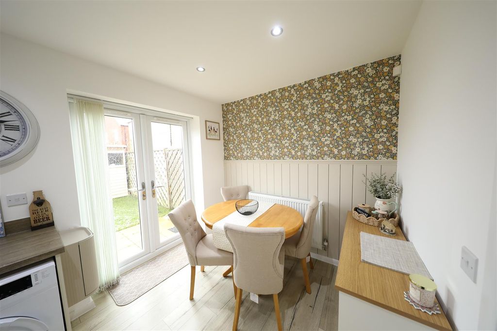 Property photo 2 of 19 Dining Area