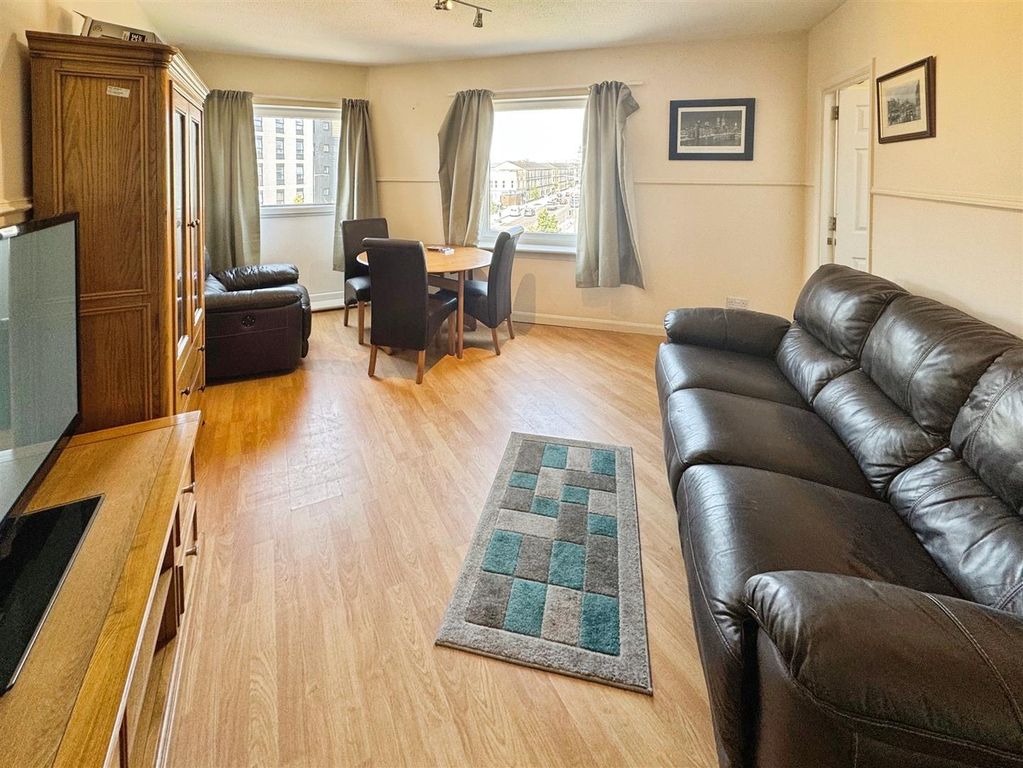 Property photo 2 of 9 E5Cb192F-15-4278-A811-A448F3A3Cfc4-510-000000069C6