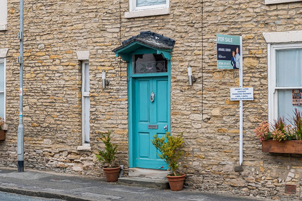 Property photo 1 of 41