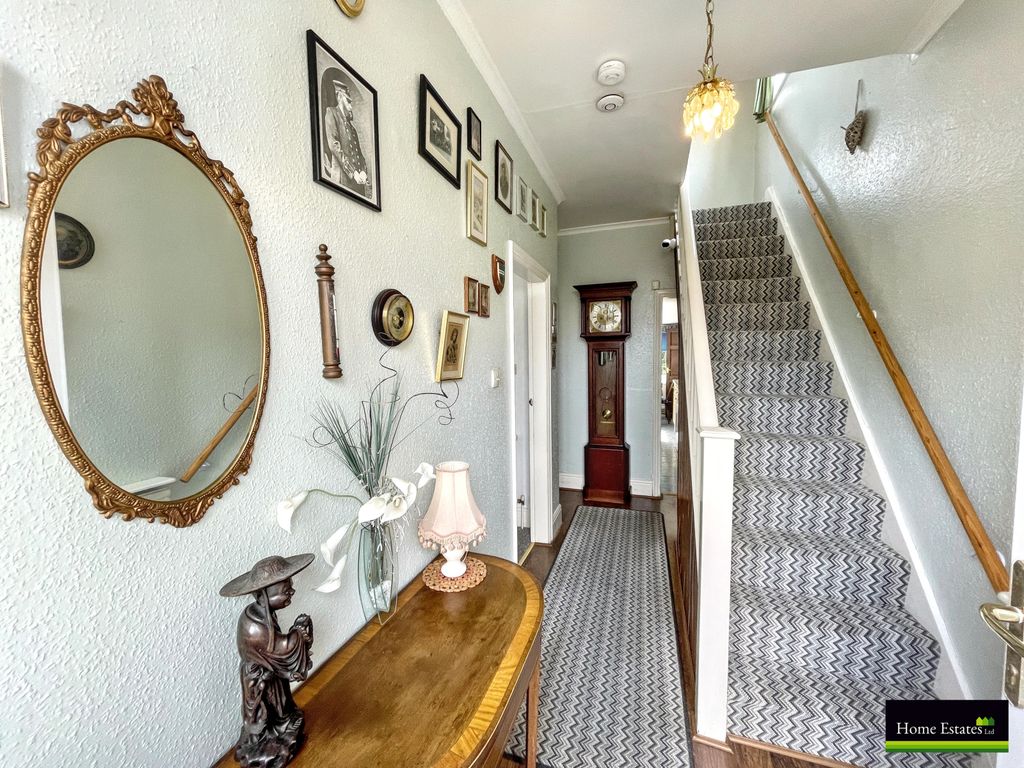 Property photo 3 of 15 Entrance Hall