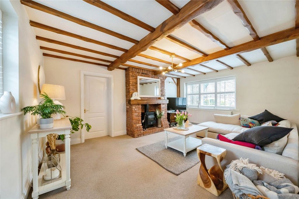 Property photo 2 of 17 Lounge