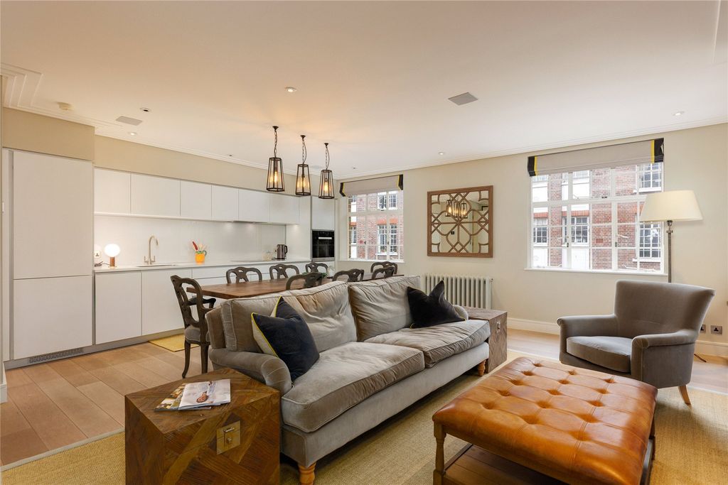 Property photo 2 of 15 Reception/Kitchen