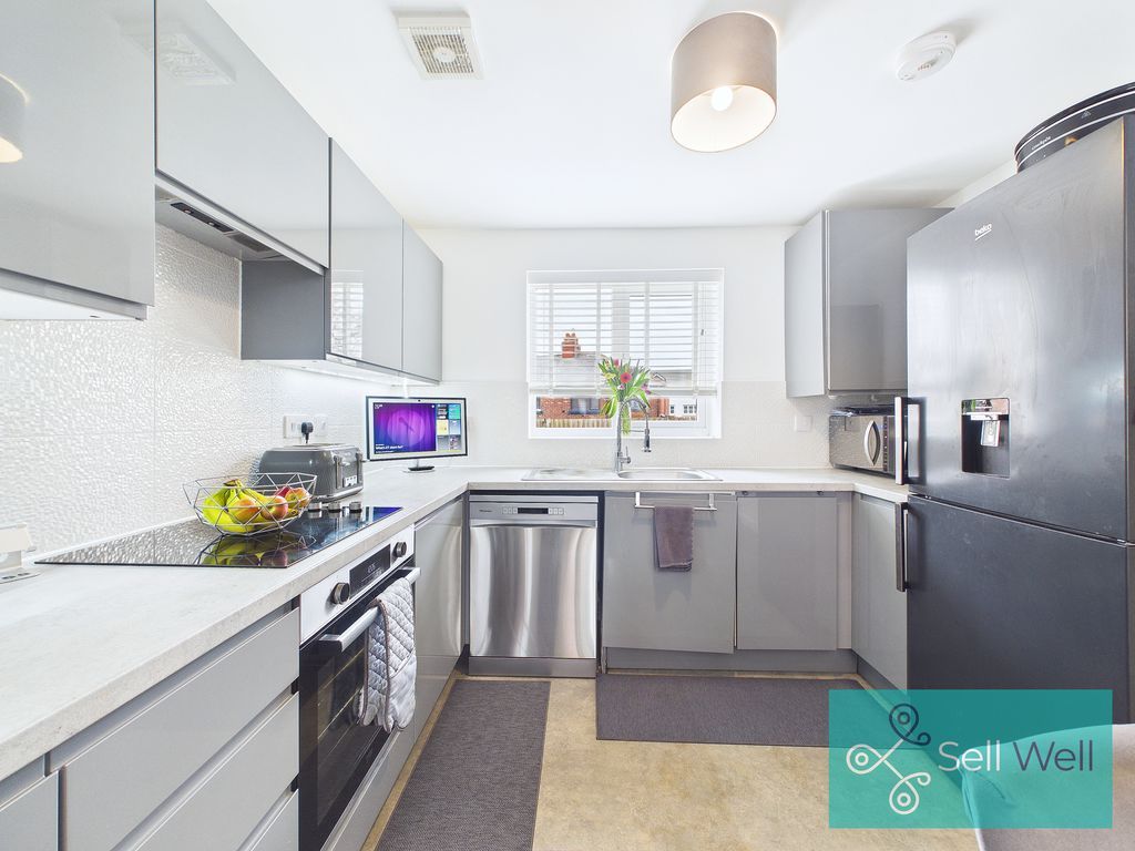 Property photo 3 of 28 Kitchen