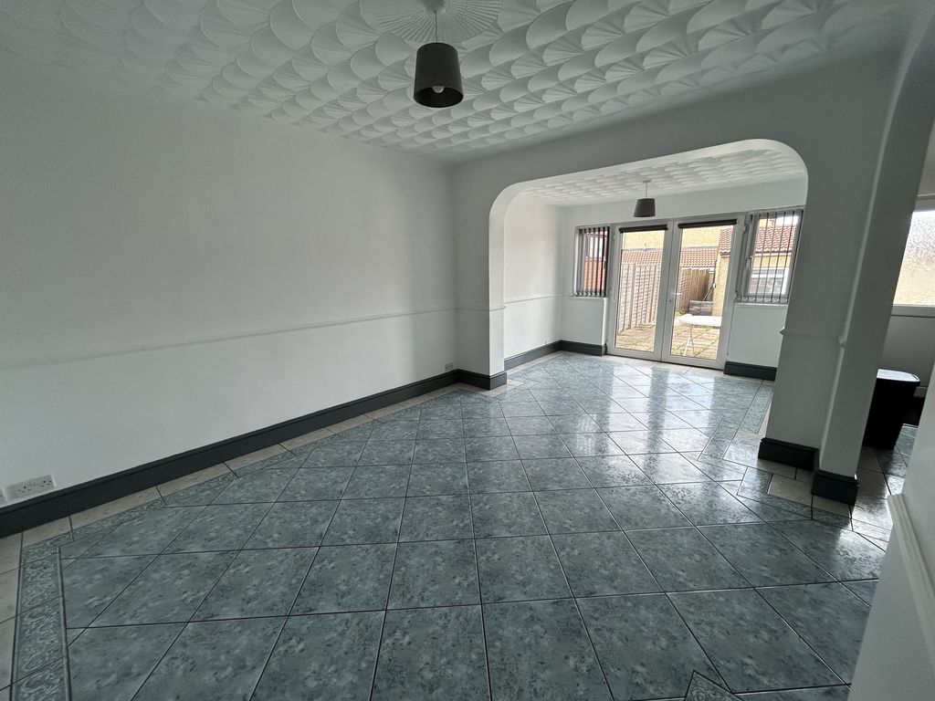 Property photo 3 of 18 Dining Room