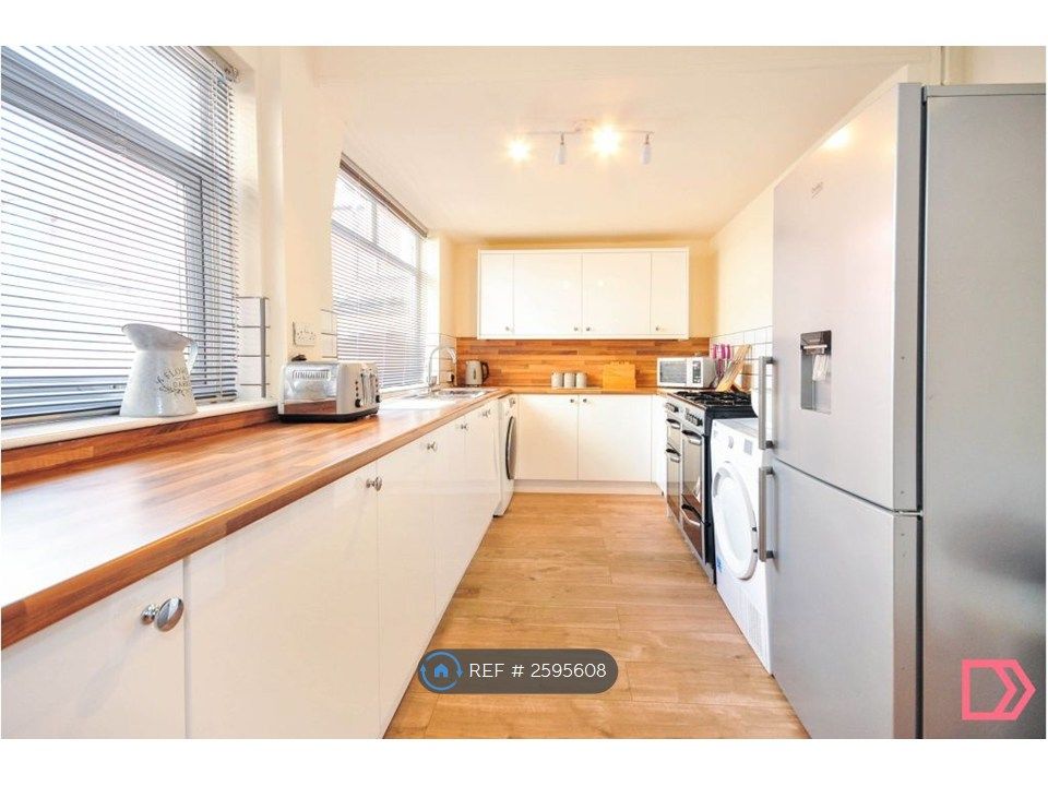 Property photo 1 of 8 Kitchen