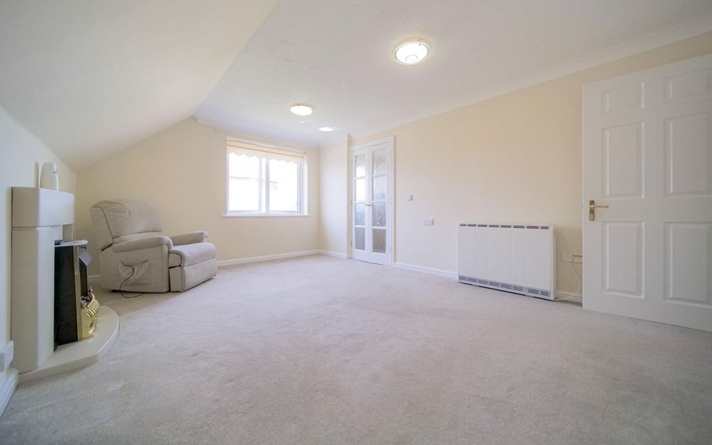 Property photo 2 of 10 Living Room