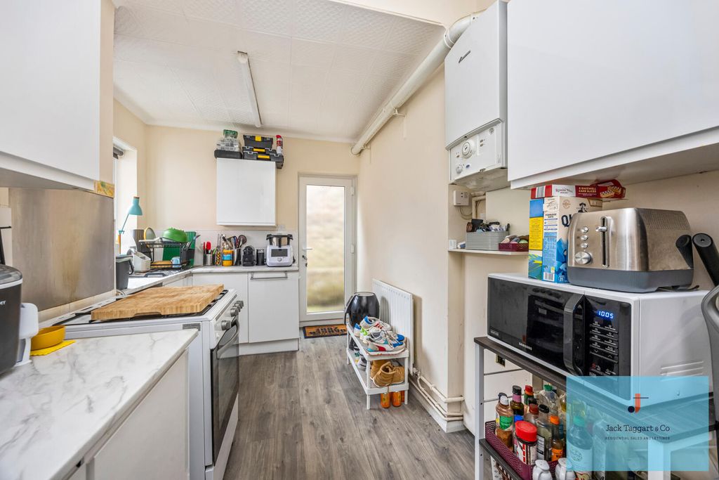 Property photo 3 of 15 Kitchen
