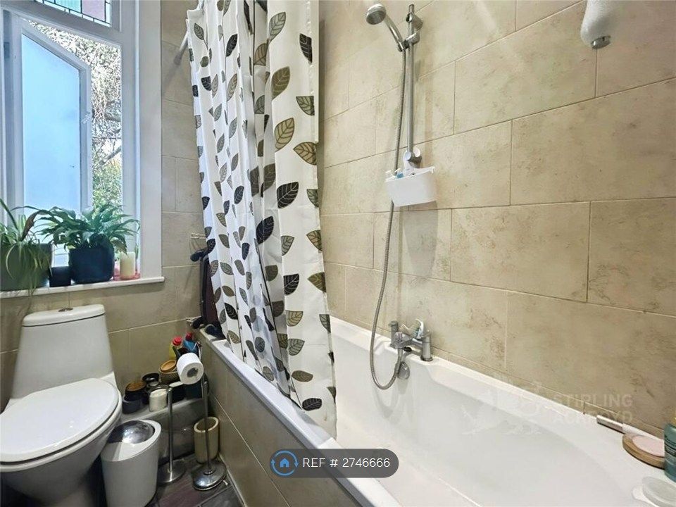 Property photo 2 of 18 Bathroom
