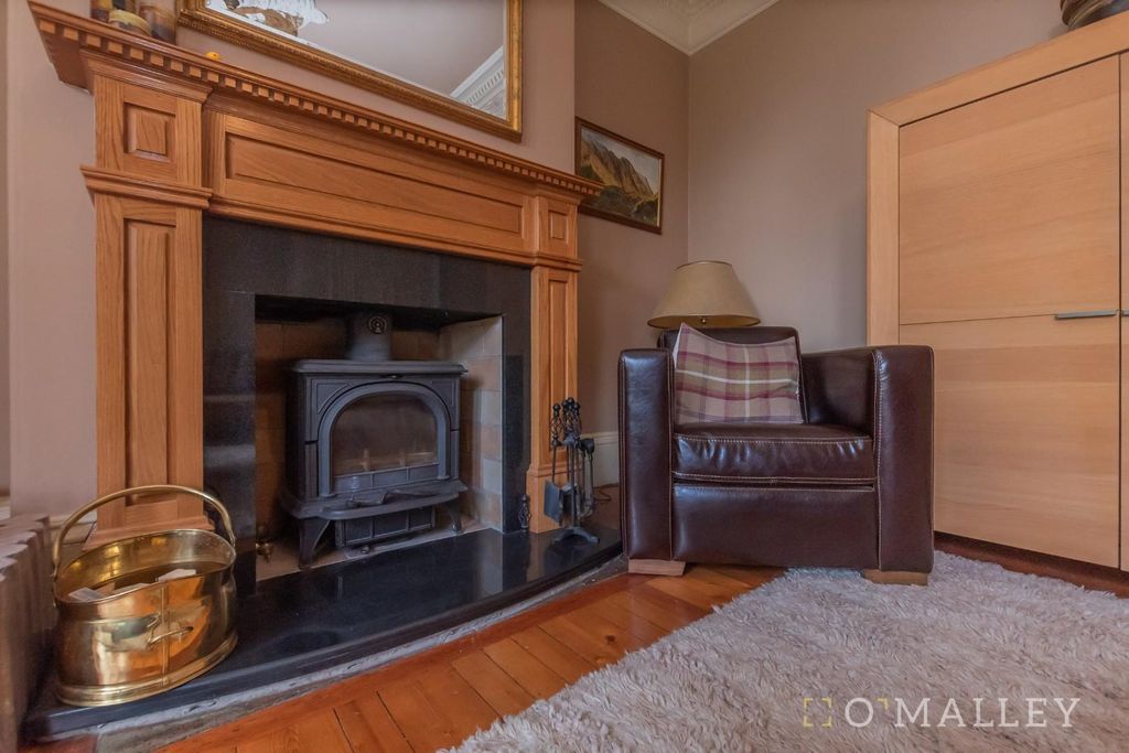 Property photo 3 of 24 Living Room