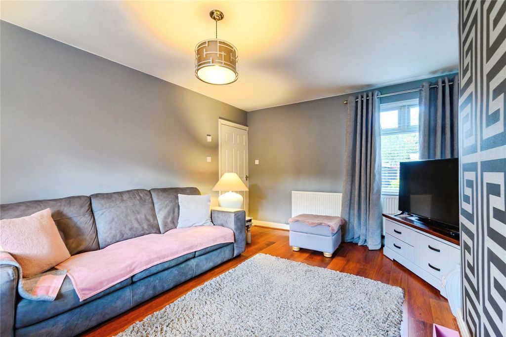 Property photo 2 of 19 Lounge