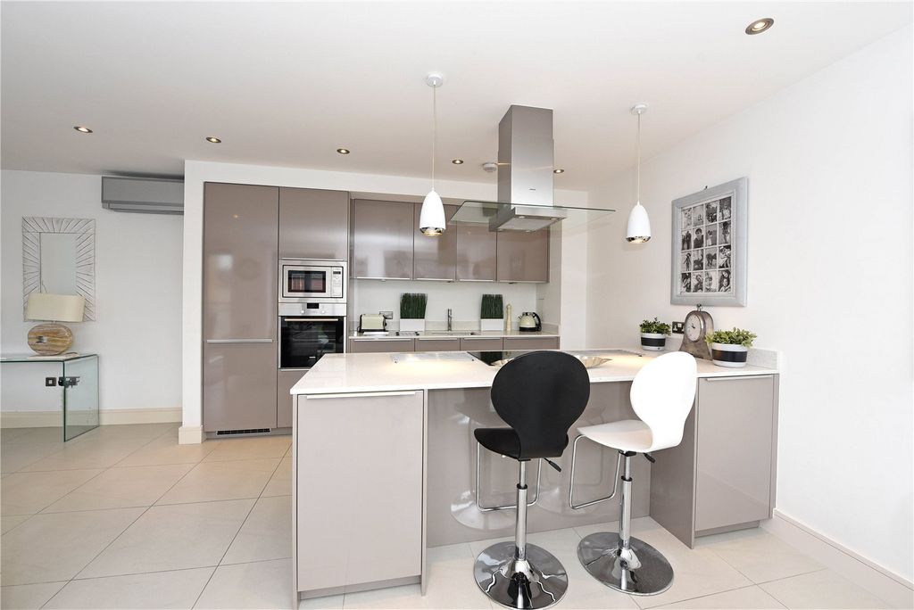 Property photo 2 of 14 Kitchen