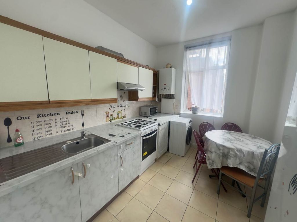 Property photo 2 of 8 Kitchen