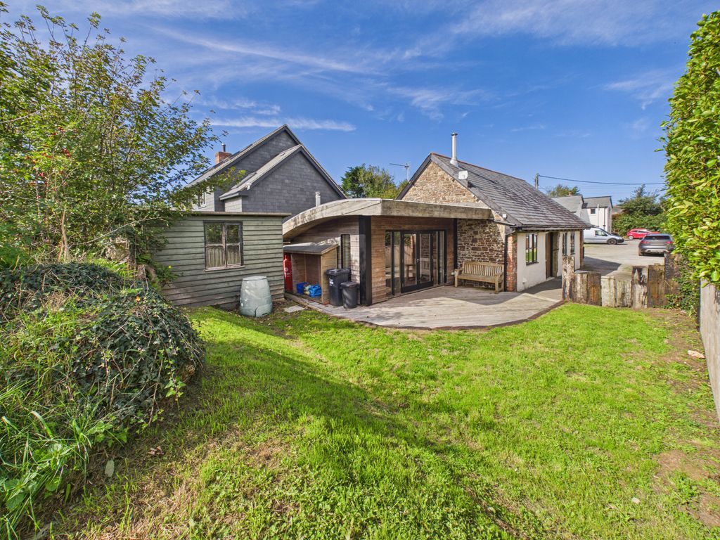 Property photo 1 of 16 Cam05372G0-Pr0257-Still018