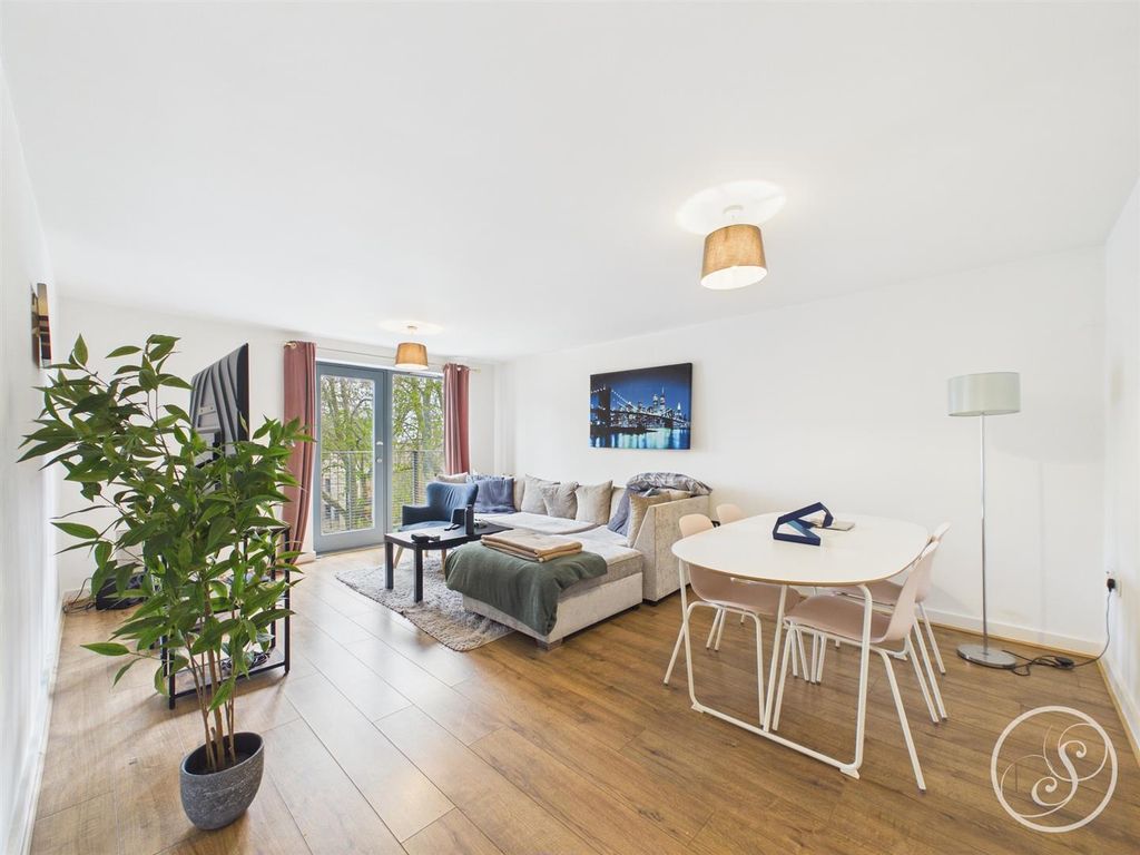 Property photo 3 of 15 Living Room