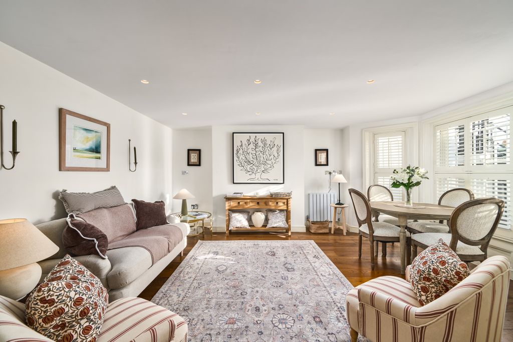 Property photo 3 of 8 121A Cheyne Walk, Sw10, Martin &amp; Co, Web (3)