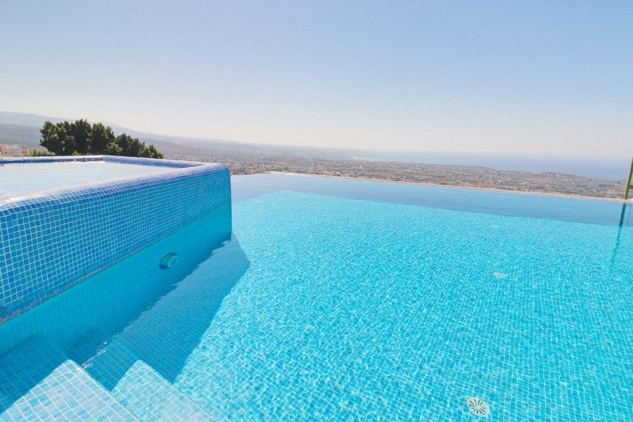 Property photo 2 of 48