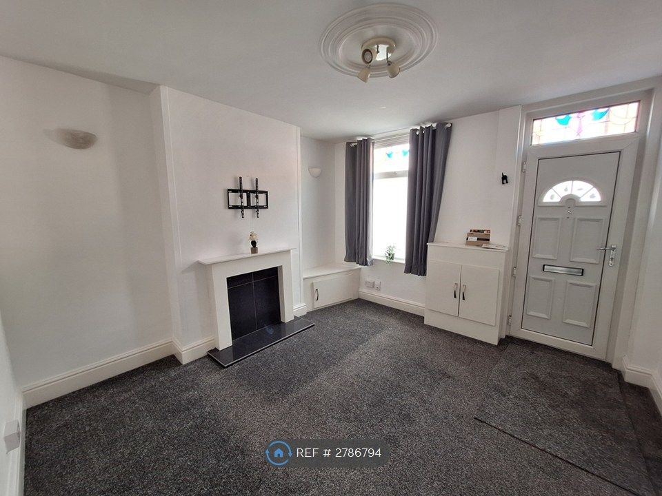 Property photo 2 of 11 Front Reception