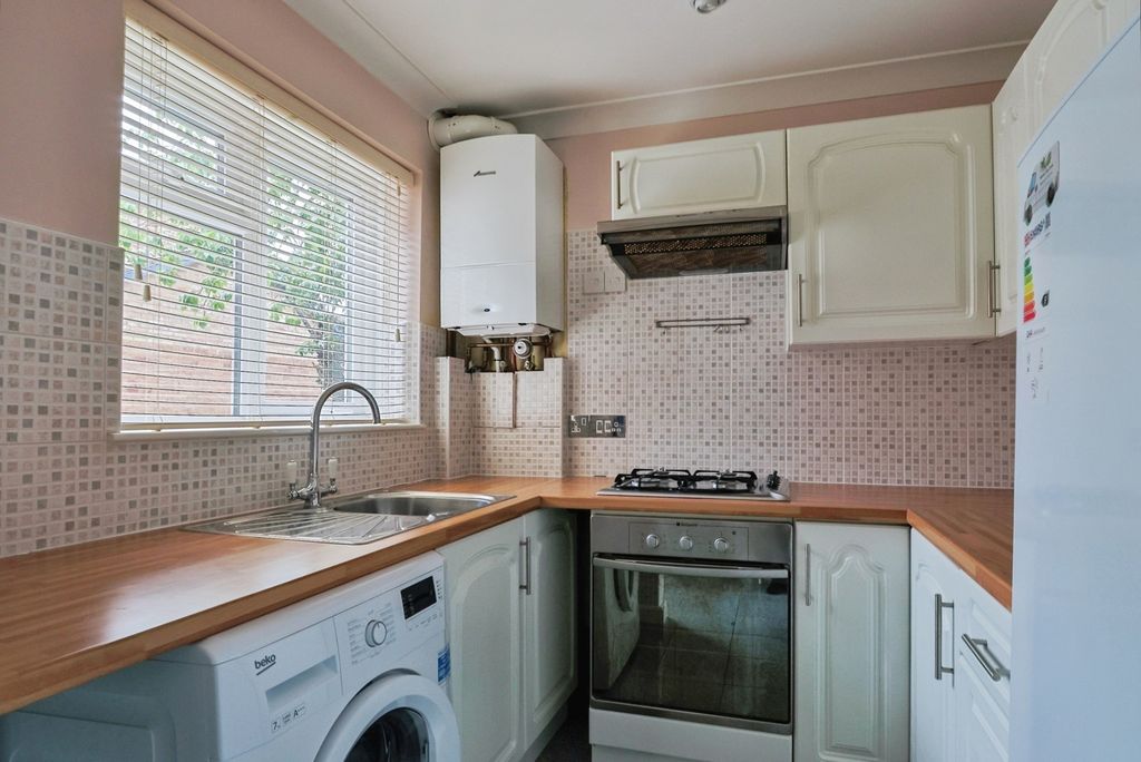 Property photo 3 of 14 Kitchen