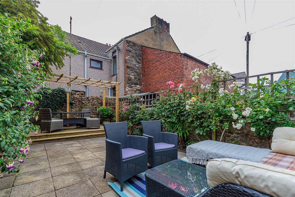 Property photo 2 of 18 Atlas Road 41-20.Jpg