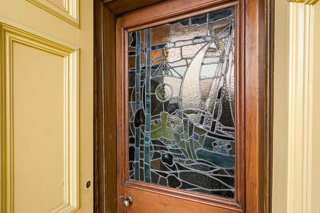 Property photo 3 of 42