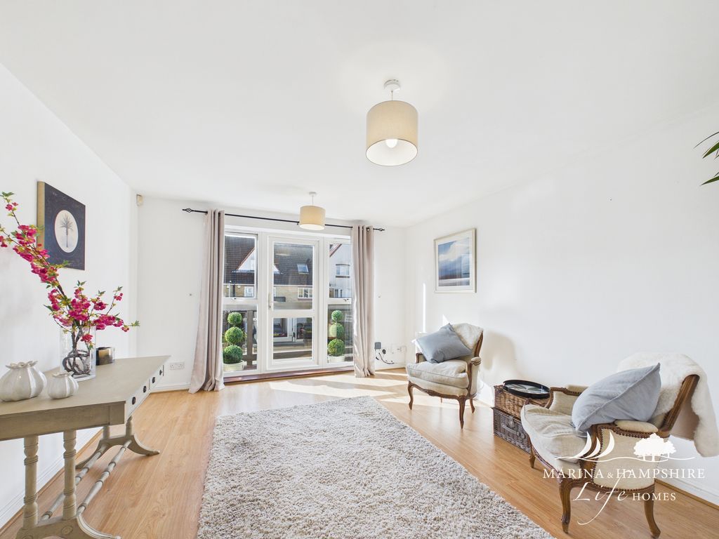 Property photo 3 of 32 Cam03915G0-Pr0039-Still010