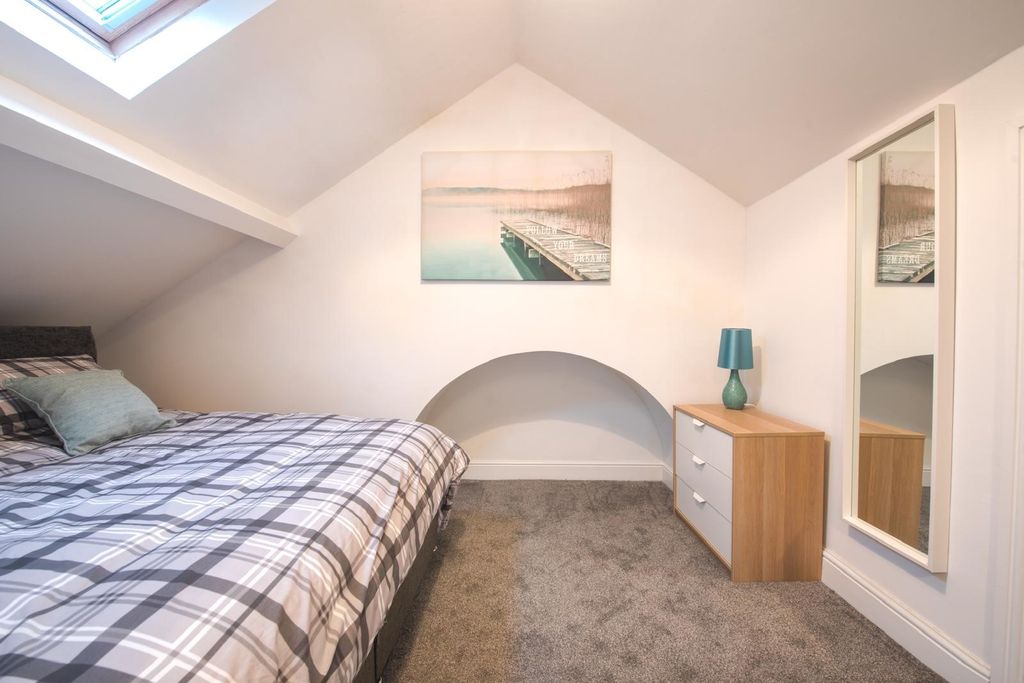 Property photo 2 of 8 Image