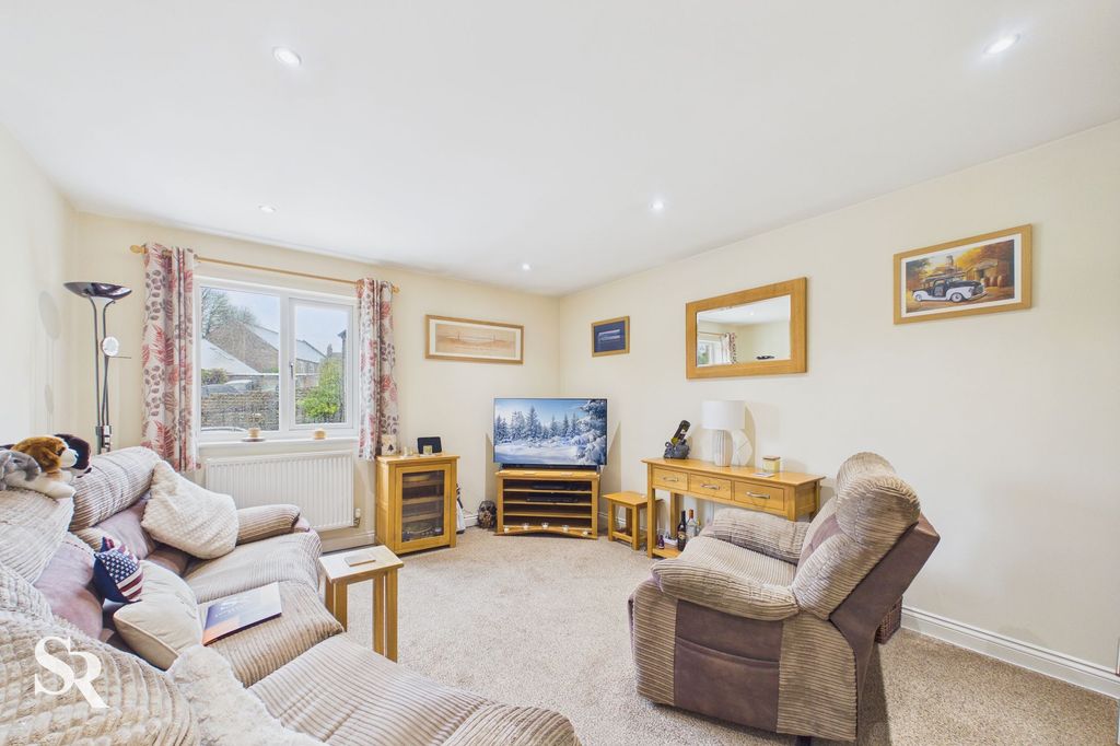 Property photo 2 of 19