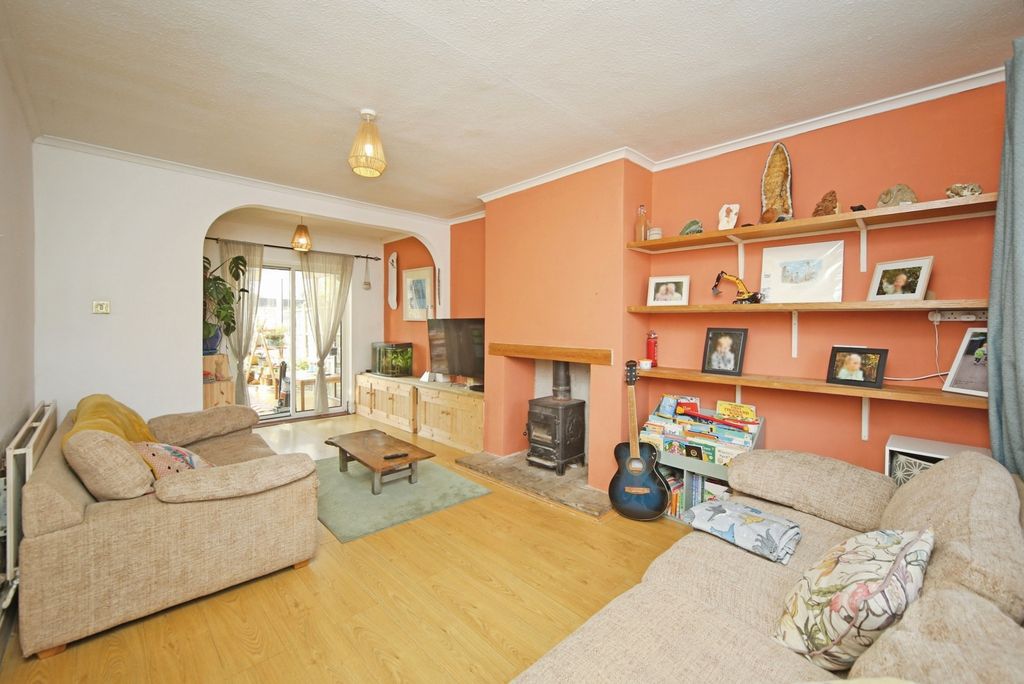 Property photo 2 of 15 Pbox-Img.Jpg