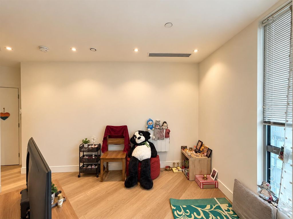 Property photo 2 of 6 Studio