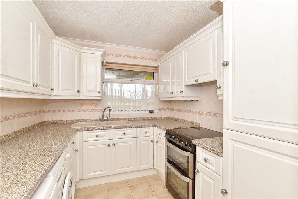 Property photo 3 of 17 Kitchen