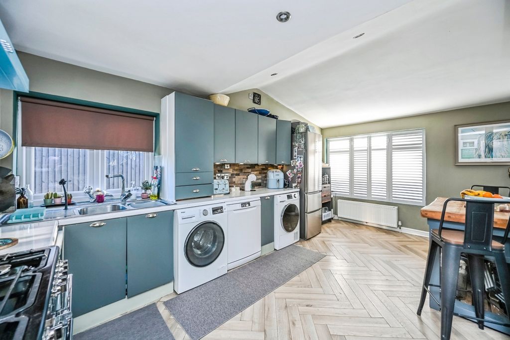 Property photo 2 of 19 Pbox-Img.Jpg