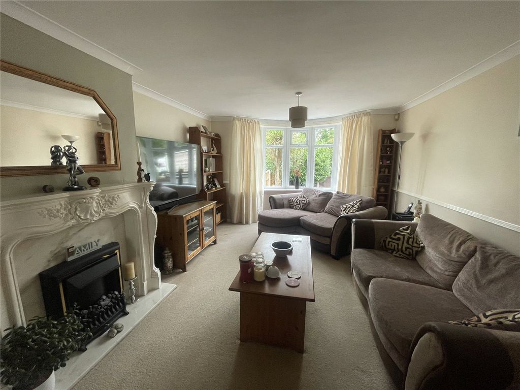 Property photo 2 of 16 Picture No. 12