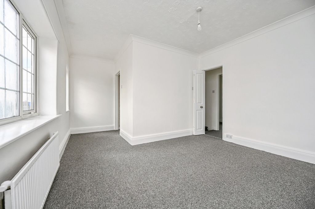 Property photo 3 of 8 Bedroom