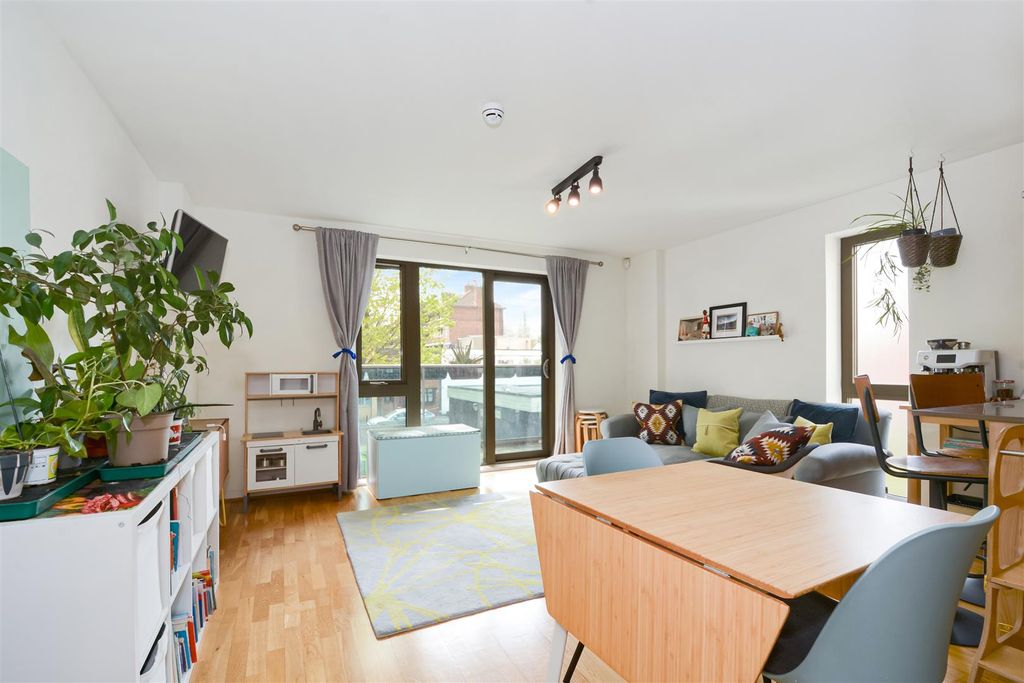 Property photo 2 of 14 Reception/Kitchen/Dining