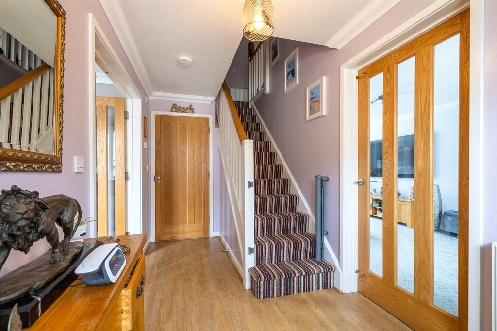 Property photo 2 of 33 Picture No. 52