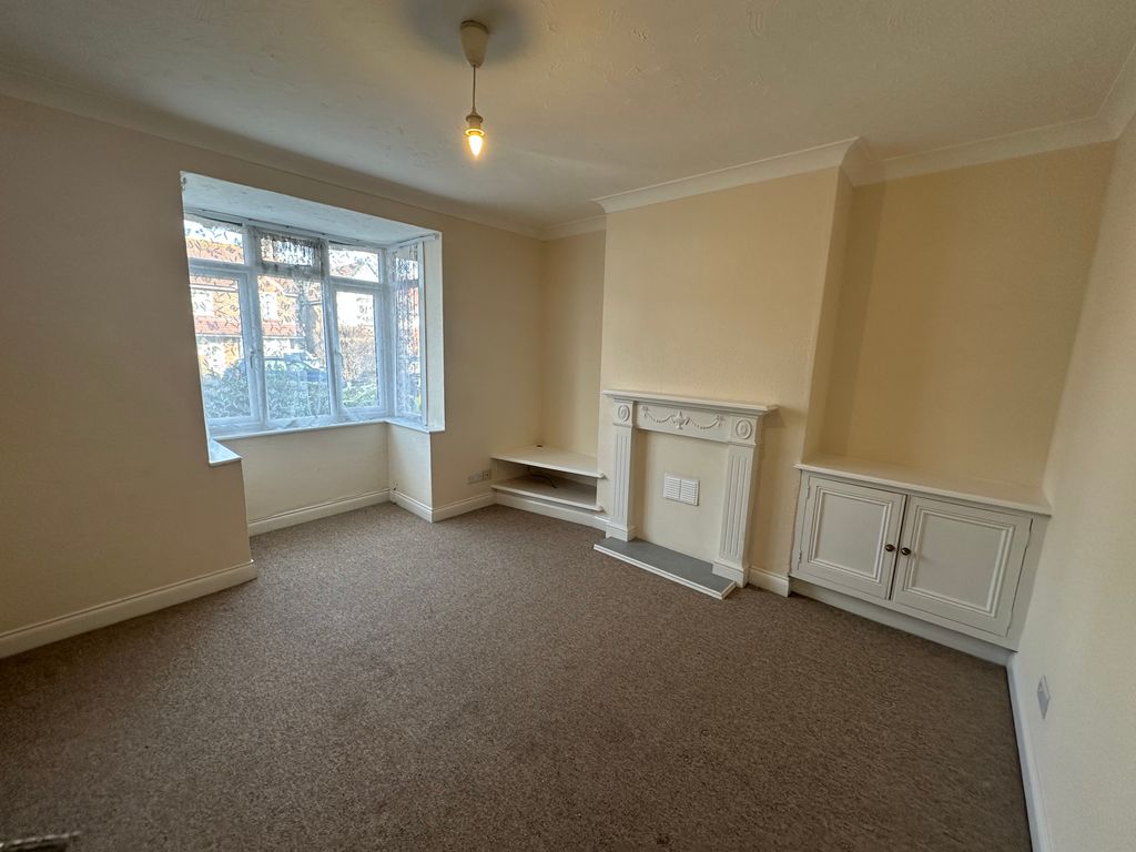 Property photo 1 of 16 Living Room