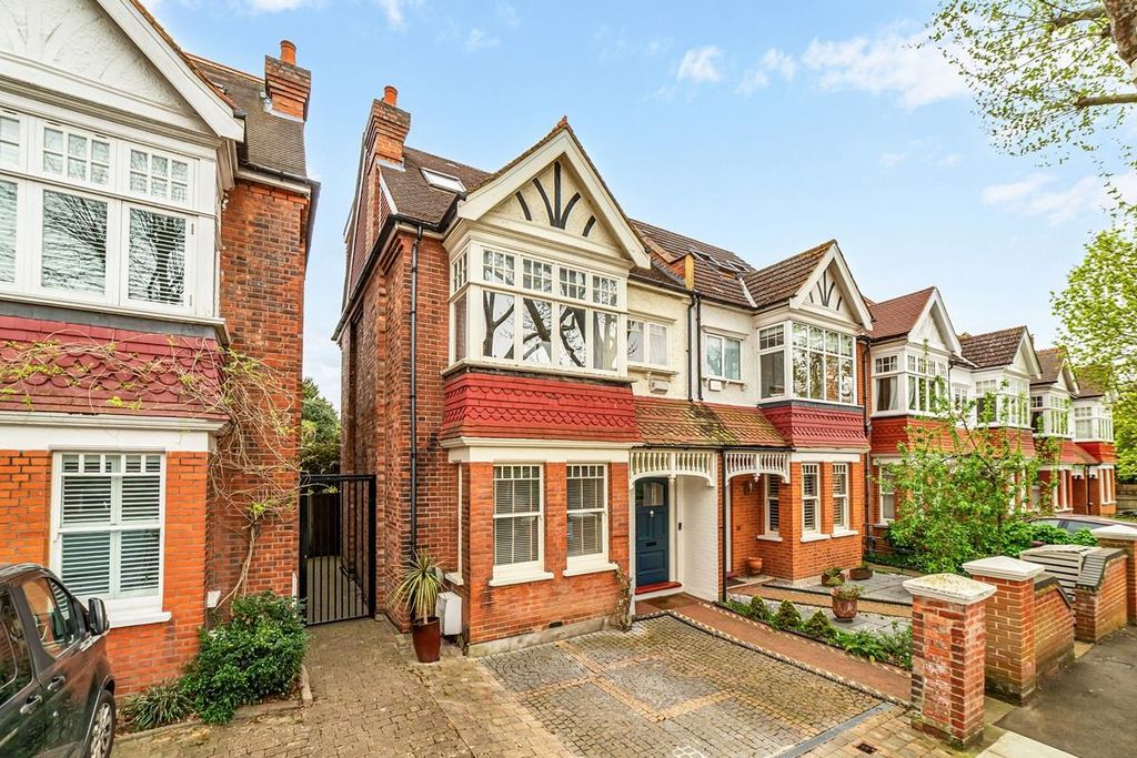 Property photo 1 of 16 17 Lyncroft Gardens-Ext 2.Jpg
