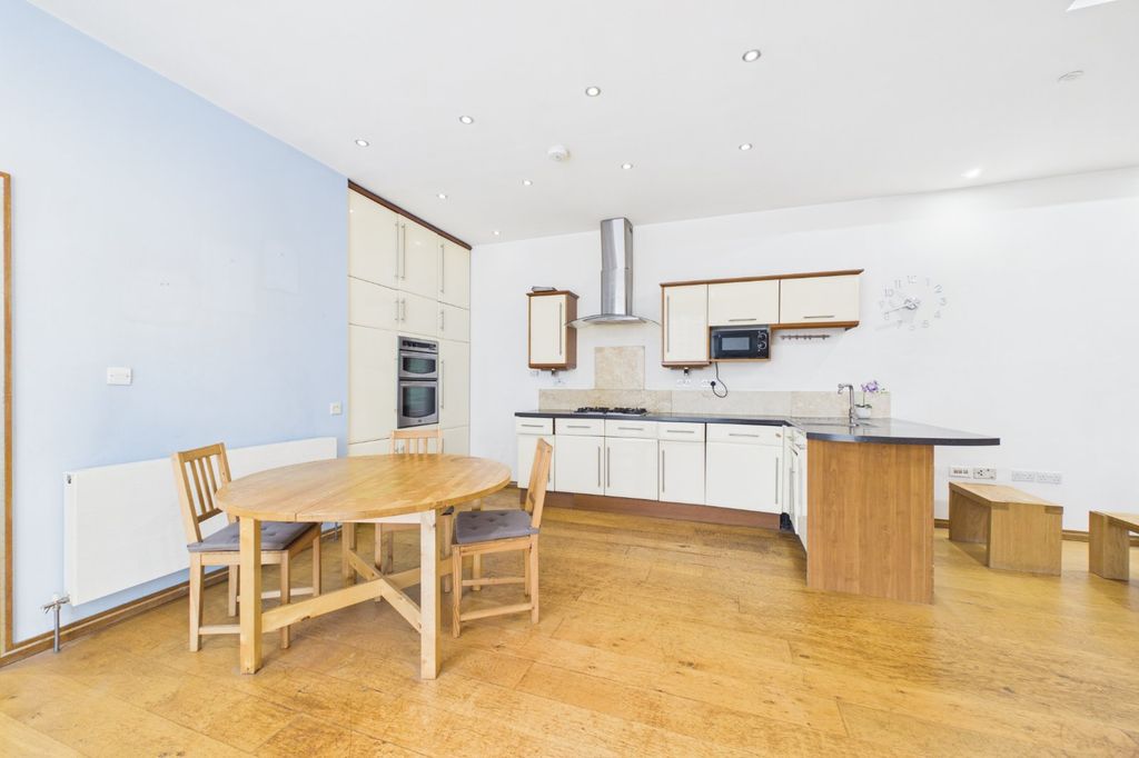 Property photo 2 of 10 Picture No. 05