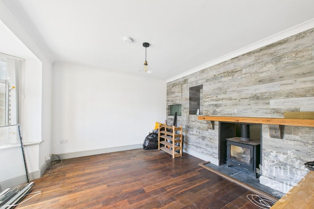 Property photo 2 of 8 Cam02002G0-Pr0216-Still005.Jpg