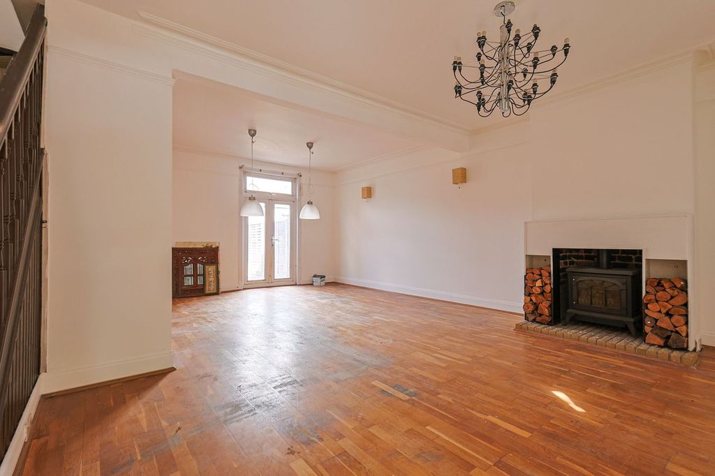 Property photo 2 of 25