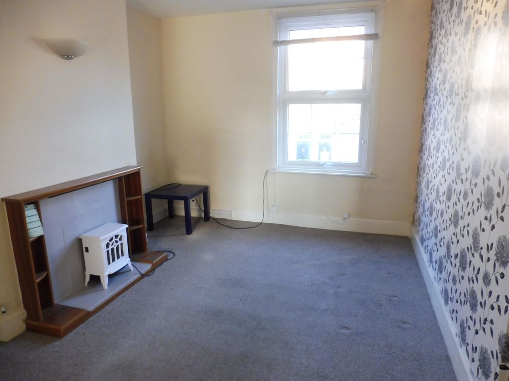 Property photo 3 of 4 Living Room