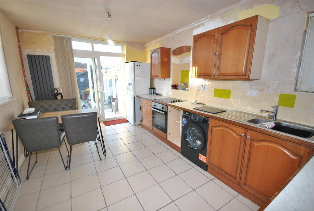 Property photo 3 of 9 Kitchen/Diner