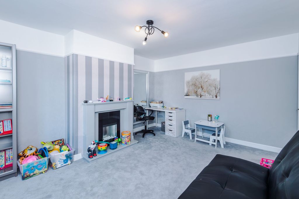 Property photo 2 of 33