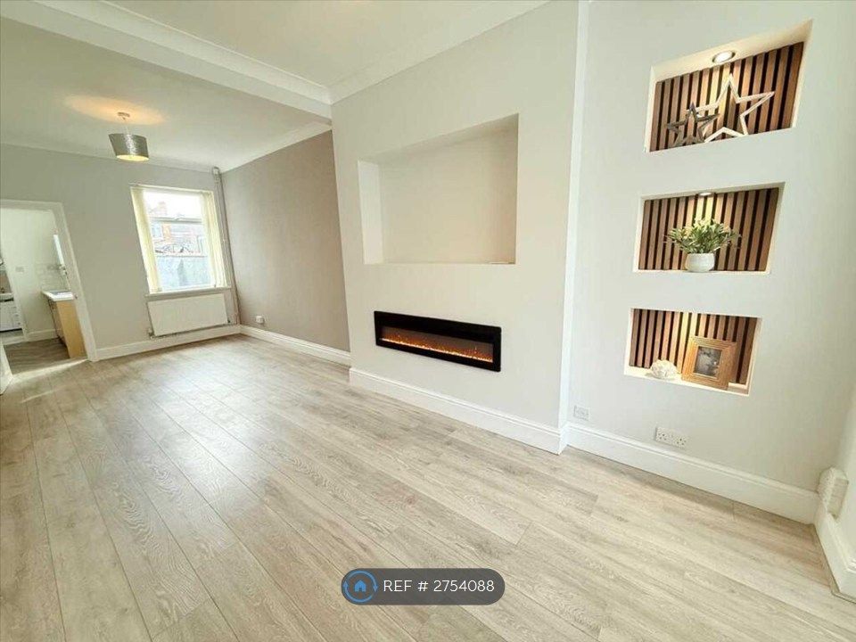 Property photo 3 of 10 Lounge