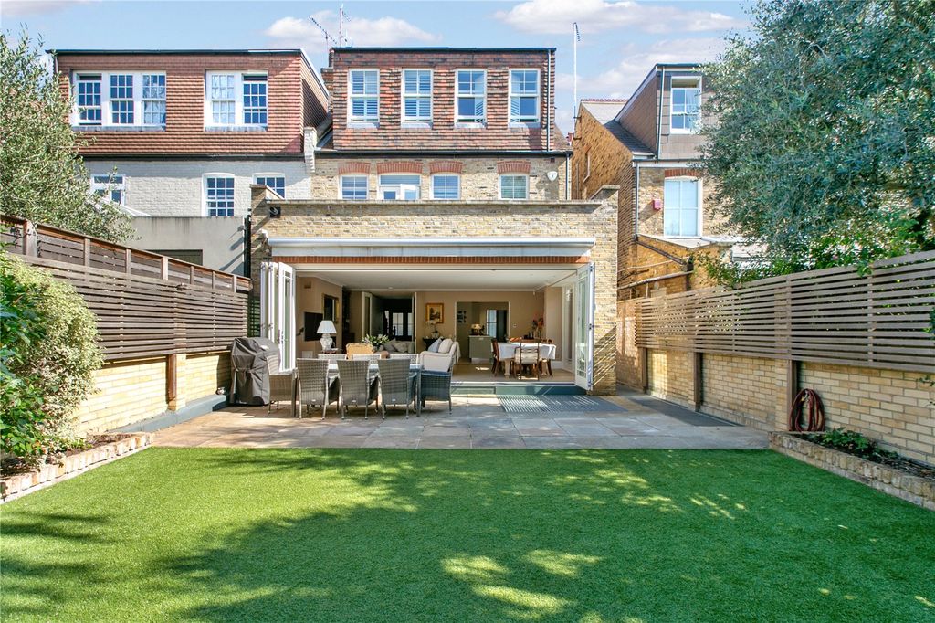 Property photo 3 of 17 Garden