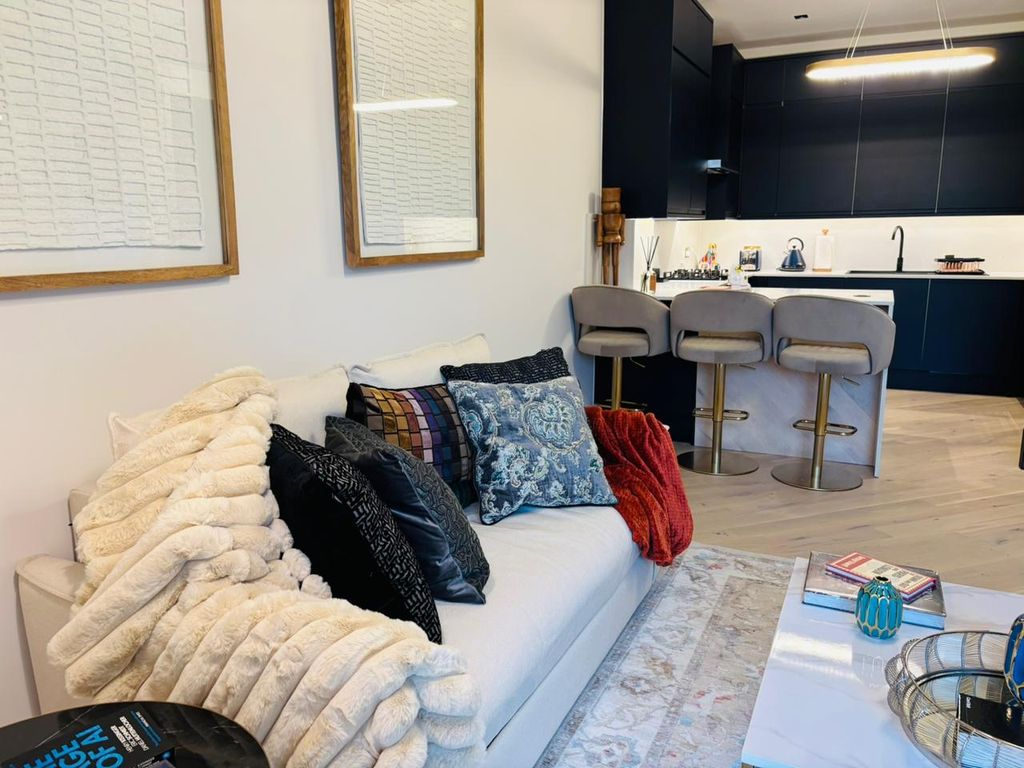 Property photo 2 of 32